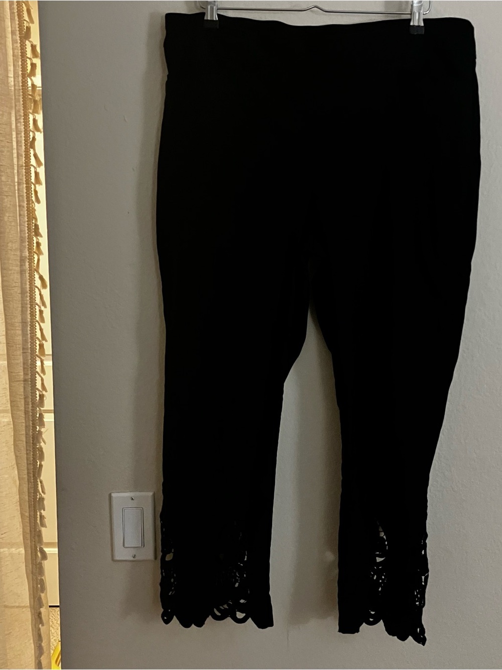 Chico’s Black High Rise Pull On Ankle Pants Lace Cutout Eyelet Hem Sz 3R US 16R